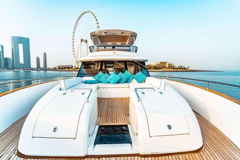 Bow lounge and sunpads