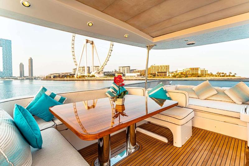 Flybridge lounge and dining